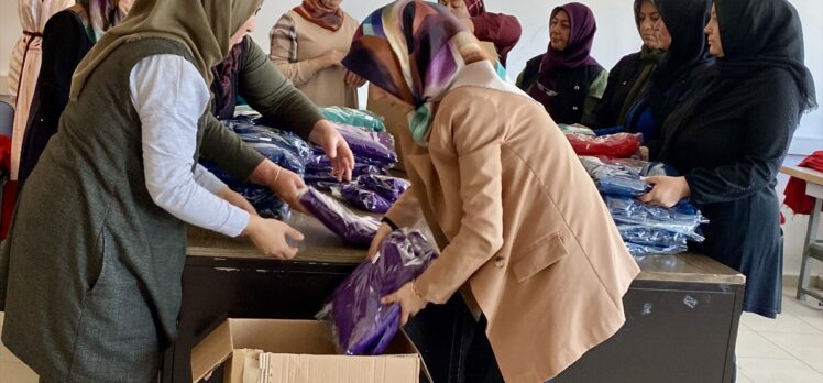 Kırşehir'de gönüllü kadın kursiyerler Gazze'deki çocuklar için eşofman ve pijama üretiyor