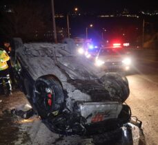 Kocaeli'de ağaca çarpan otomobildeki 3 kişi yaralandı