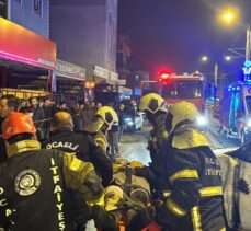 Kocaeli'de hafif ticari araçla motosikletin çarpıştığı kazada 2 kişi ağır yaralandı
