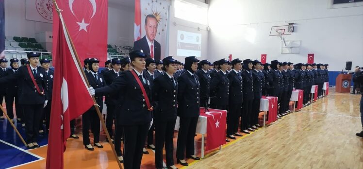 Konya ve Karaman'da eğitimlerini tamamlayan polis adayları için tören düzenlendi