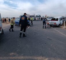 Mardin'de iki otomobilin çarpışması sonucu 4 kişi yaralandı