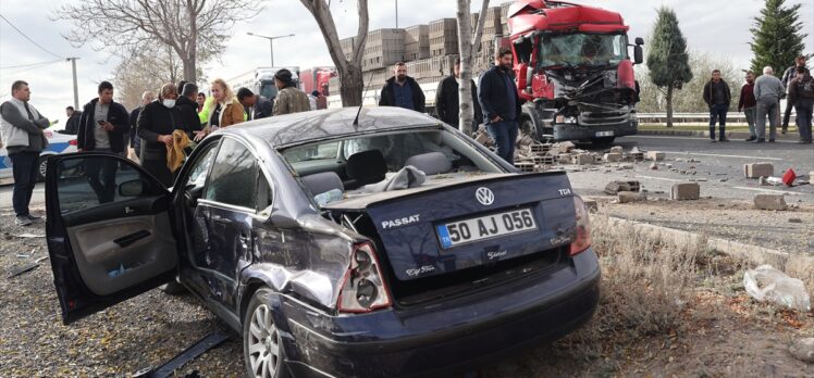 Nevşehir'de zincirleme trafik kazasında 2 kişi yaralandı