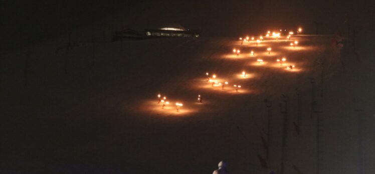 Palandöken Kayak Merkezi'nde sezon nefes kesen gösterilerle açıldı