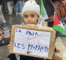 Parisliler şiddetli yağışa rağmen “Gazze'de ateşkes” için yürüdü