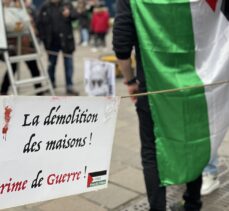 Paris'te Noel tatiline rağmen Filistin'e destek gösterisi düzenlendi