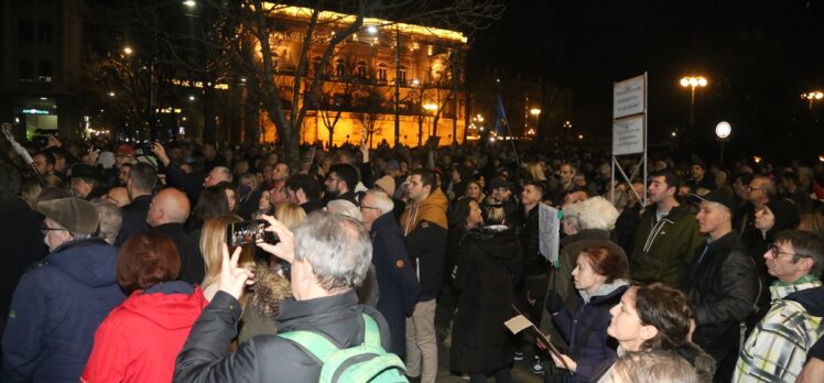Sırbistan'da muhalefetin seçim sonuçlarına yönelik protestoları sürüyor