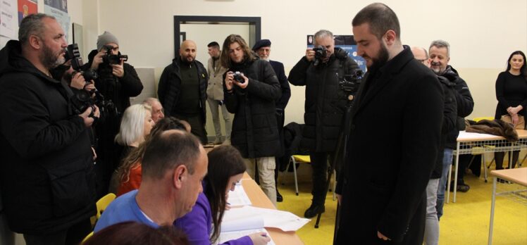 Sırbistan'daki genel ve yerel seçimde oy kullanma işlemi devam ediyor