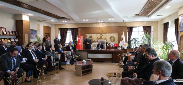 TBMM Başkanvekili Bozdağ, Şanlıurfa Ticaret Borsası'nı ziyaret etti: