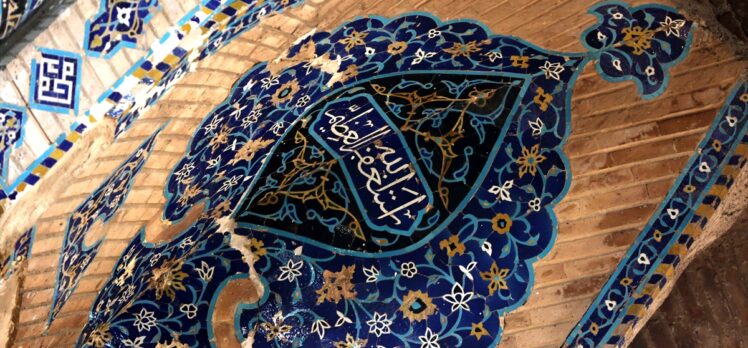 Tebriz'in adını kendine has mavi çinilerinden alan camisi “Gök Mescid”