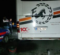 Tokat'ta tüfekle ateş edilen yolcu otobüsünde hasar oluştu