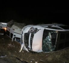 Uşak'ta iki hafif ticari aracın çarpıştığı kazada 8 kişi yaralandı
