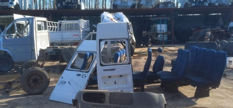 Zonguldak'ta çaldıkları minibüsü parçalayarak sattıkları iddiasıyla 3 zanlı tutuklandı