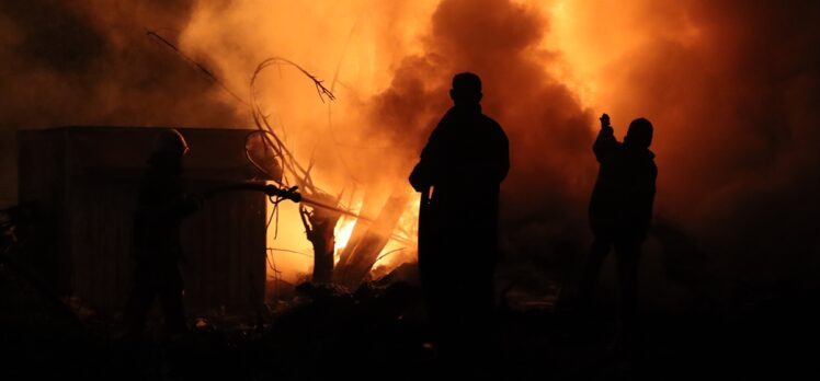 Adana'da hurda deposunda çıkan yangın kontrol altına alındı