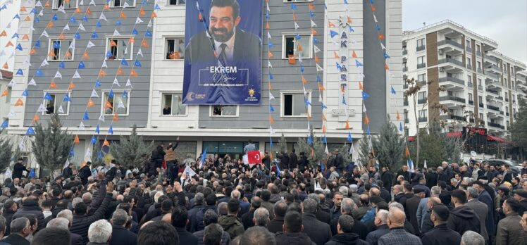 AK Parti Siirt Belediye Başkan adayı Ekrem Olğaç kentte coşkuyla karşılandı