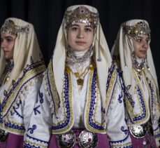 Anadolu'nun kültürel zenginliği geleneksel kadın kıyafetlerinde öne çıkıyor