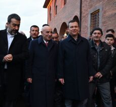 Ankara Büyükşehir Belediye Başkan adayı Altınok, sabah namazını Hacı Bayram Veli Camisi'nde kıldı