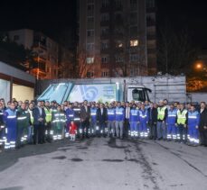 Bakan Kacır, yeni yılı öğrenciler, taksiciler ve işçilerle karşıladı: