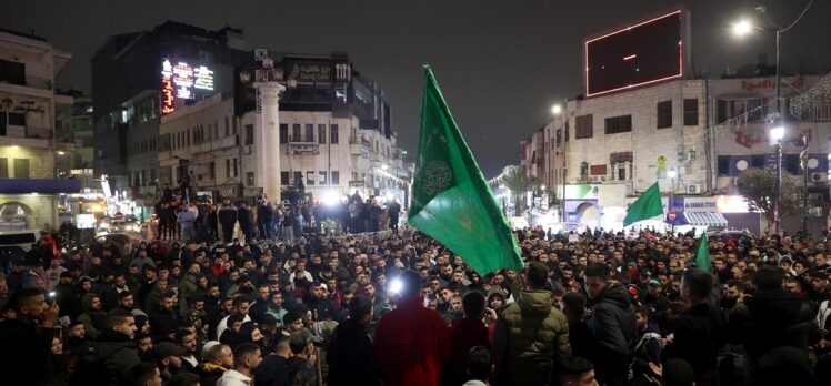 Hamas liderlerinden Aruri'nin öldürülmesi Barı Şeria'da protesto ediliyor