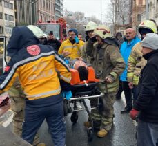 Beyoğlu'nda tramvayın çarptığı kamyonetin sürücüsü yaralandı