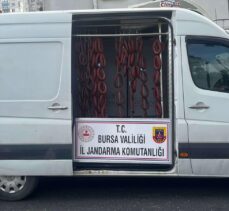 Bursa'da akaryakıt istasyonunda minibüste sucuk yıkanmasına ilişkin 2 kişi yakalandı