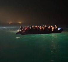 Çanakkale açıklarında botları arızalanan 43 düzensiz göçmen kurtarıldı