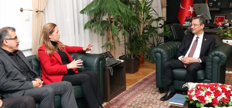 CHP Genel Başkanı Özel, DİSK heyetiyle görüştü