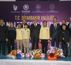 Diyarbakır'da 250 okula spor malzemesi dağıtıldı
