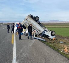 Diyarbakır'da devrilen kamyonetteki 3 kişi yaralandı