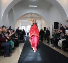 Diyarbakır'da moda tasarım kursiyerlerinin hazırladığı kıyafetlerle defile düzenlendi