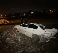 Diyarbakır'da otomobilin kaldırıma çarptığı kazada 6 kişi yaralandı
