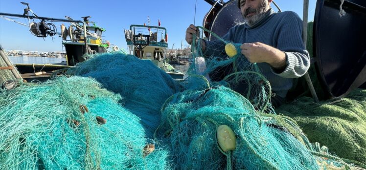 Düzce'de balıkçılar 42 yıldır aynı barınaktan denize açılıyor