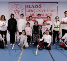 Elazığ'da sporcular Mete Gazoz gibi şampiyon olmanın hedefiyle yay çekiyor