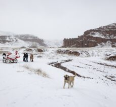 Erzurum'daki Narman Peribacaları beyaza büründü