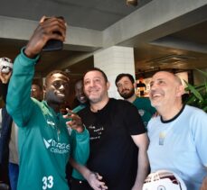 Eski milli futbolcu Nihat Kahveci, Miracle Değirmenlik Spor Kulübünü ziyaret etti
