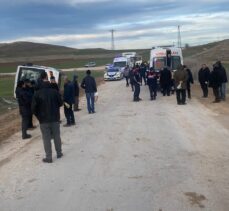 Eskişehir'de kamyonla çarpışan yolcu midibüsündeki 11 kişi yaralandı