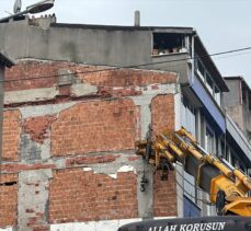GÜNCELLEME – Gaziosmanpaşa'da inşaat çalışması sırasında 2 binanın temelinde kayma yaşandı
