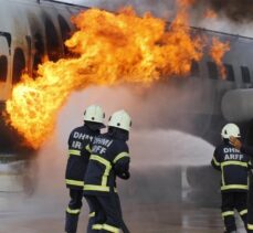 Havalimanı kurtarma ve yangınla mücadele ekipleri acil durumlara karşı hazır