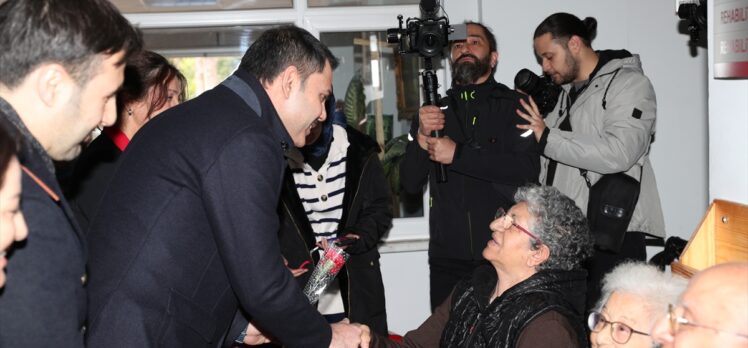 İBB Başkan adayı Kurum, İstanbul'da huzurevini ziyaret etti: