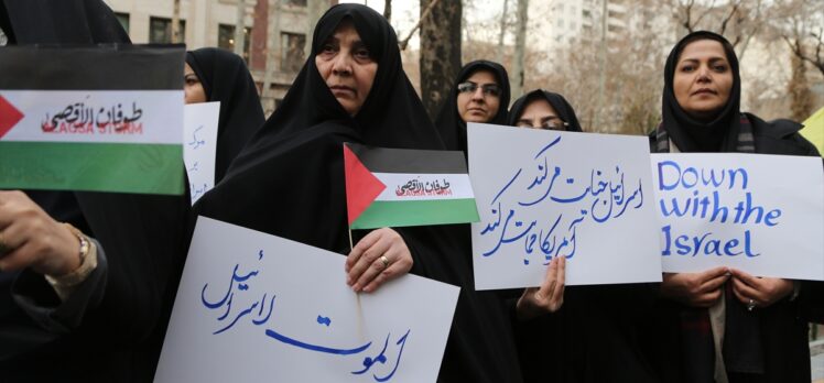 İranlı hukukçular, İsrail'in UAD'de yargılanmasına destek için gösteri düzenledi
