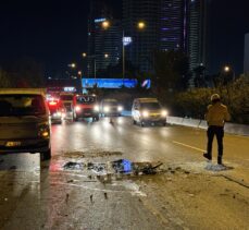 İzmir'de kaza yerini temizleyen kamyona çarpan panelvanın sürücüsü yaralandı