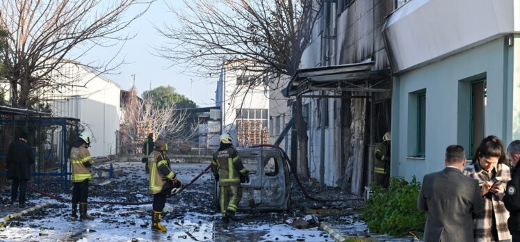 İzmir'de kozmetik ürünleri deposunda çıkan yangında 1 işçi öldü
