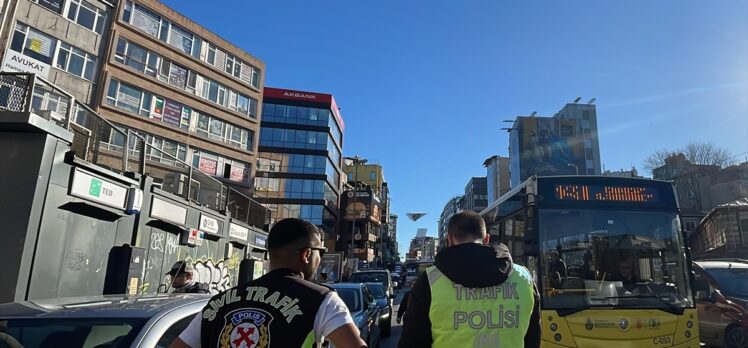 Kadıköy'de dron destekli “yaya geçidi” denetimi yapıldı
