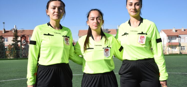 Karaman'daki kadın futbol hakemlerinin hedefi Süper Lig'de görev almak