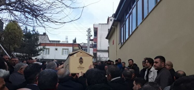 Kars'taki zincirleme trafik kazasında ölen iki kişi Kocaeli'de defnedildi