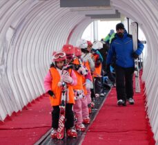 Kayseri Büyükşehir Belediyesi Erciyes'te kayak eğitimi veriyor