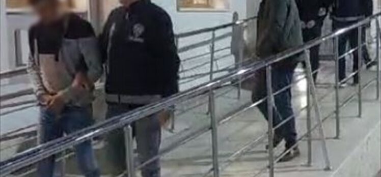 Konya'da kapkaç yöntemiyle cep telefonu çalan 3 şüpheli yakalandı