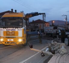 Konya'da küçükbaş hayvan yüklü kamyonetin devrildiği kazada 2 kişi öldü