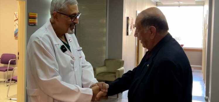 Organ nakliyle hayata tutunan hasta 30 yıl sonra ameliyatını yapan doktoruyla buluştu
