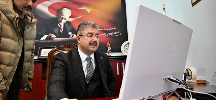 Osmaniye Valisi Erdinç Yılmaz,  AA'nın “Yılın Kareleri” oylamasına katıldı