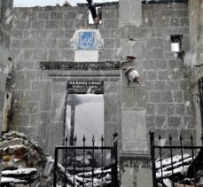 Rize'de tarihi cami yıldırım isabet etmesi sonucu yandı